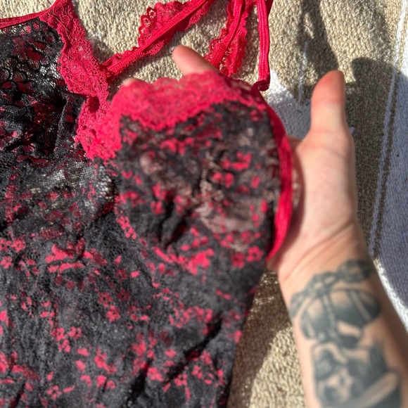 Black/red lingerie - Picture 2 of 4